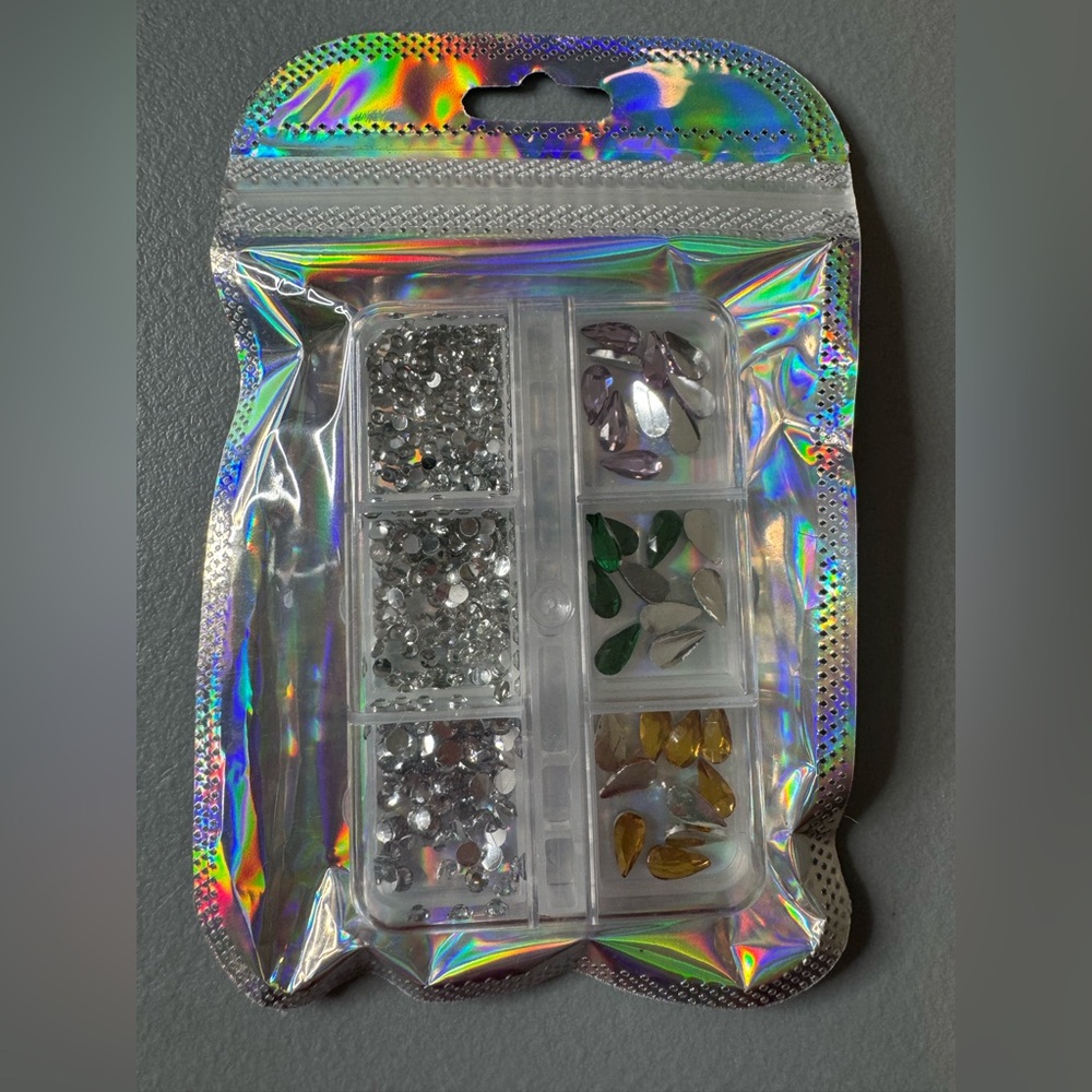 🛍️Any 5 items for $15 🛍️ pink iridescent rhinestones for nails new!